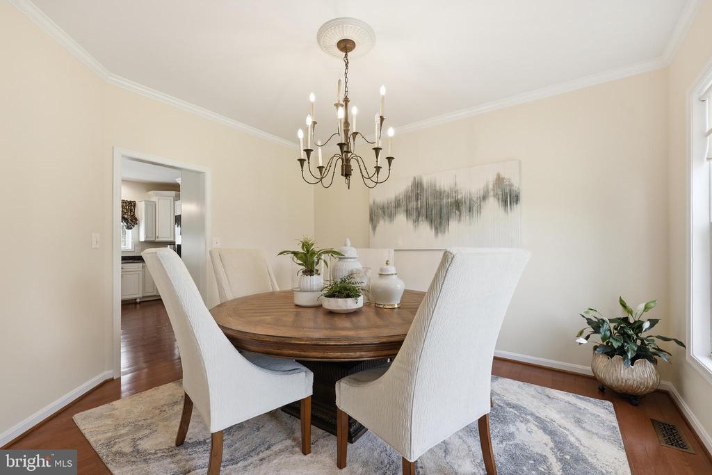 3259 SOUTHAMPTON DRIVE