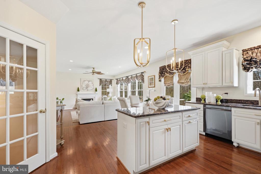 3259 SOUTHAMPTON DRIVE