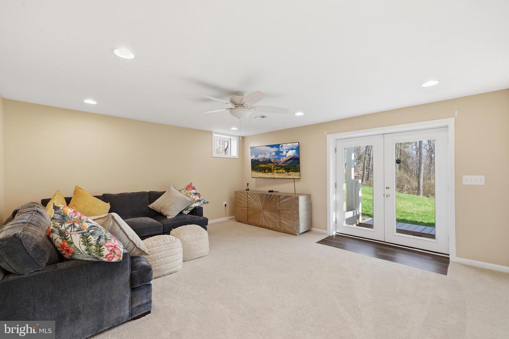 3259 SOUTHAMPTON DRIVE
