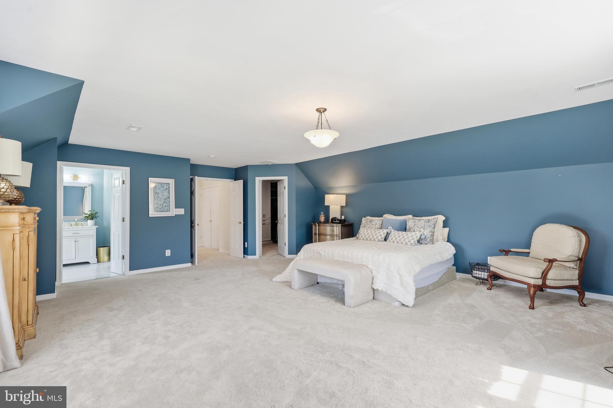 3259 SOUTHAMPTON DRIVE