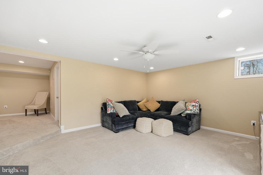 3259 SOUTHAMPTON DRIVE