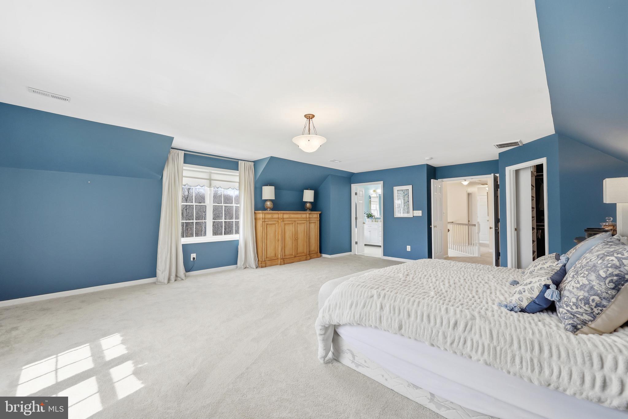 3259 SOUTHAMPTON DRIVE