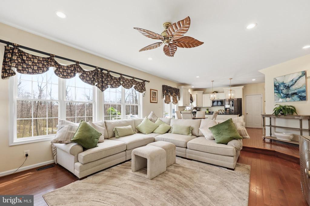 3259 SOUTHAMPTON DRIVE