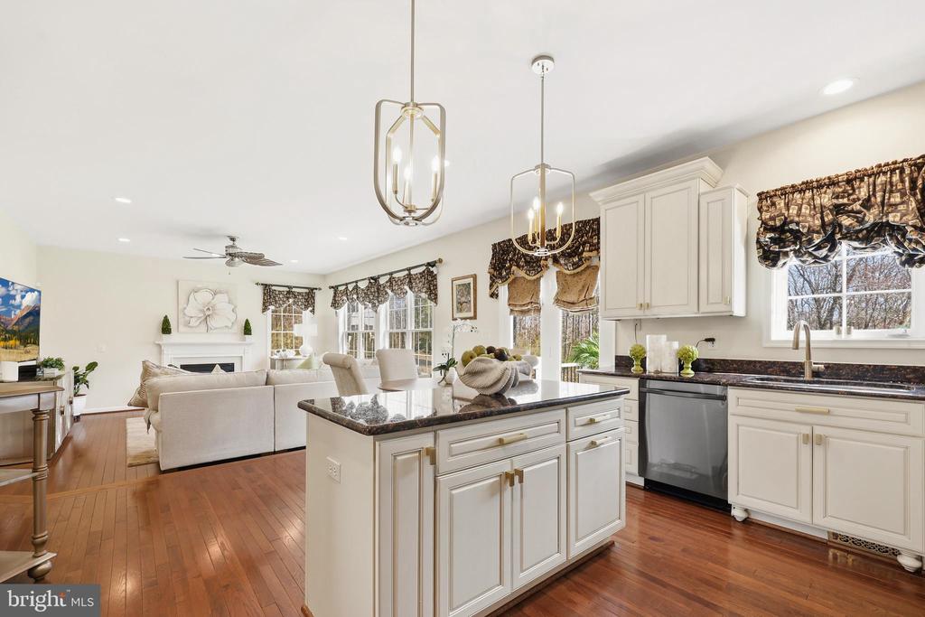 3259 SOUTHAMPTON DRIVE
