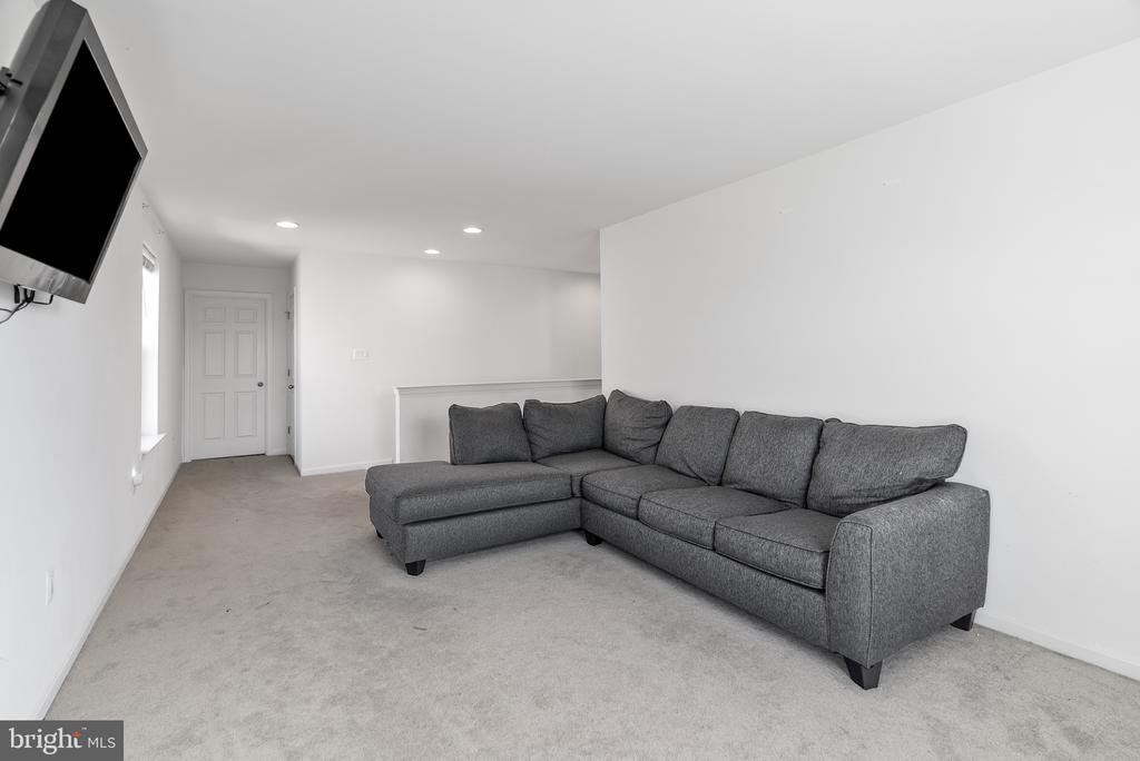 2142 CHESTNUT DRIVE