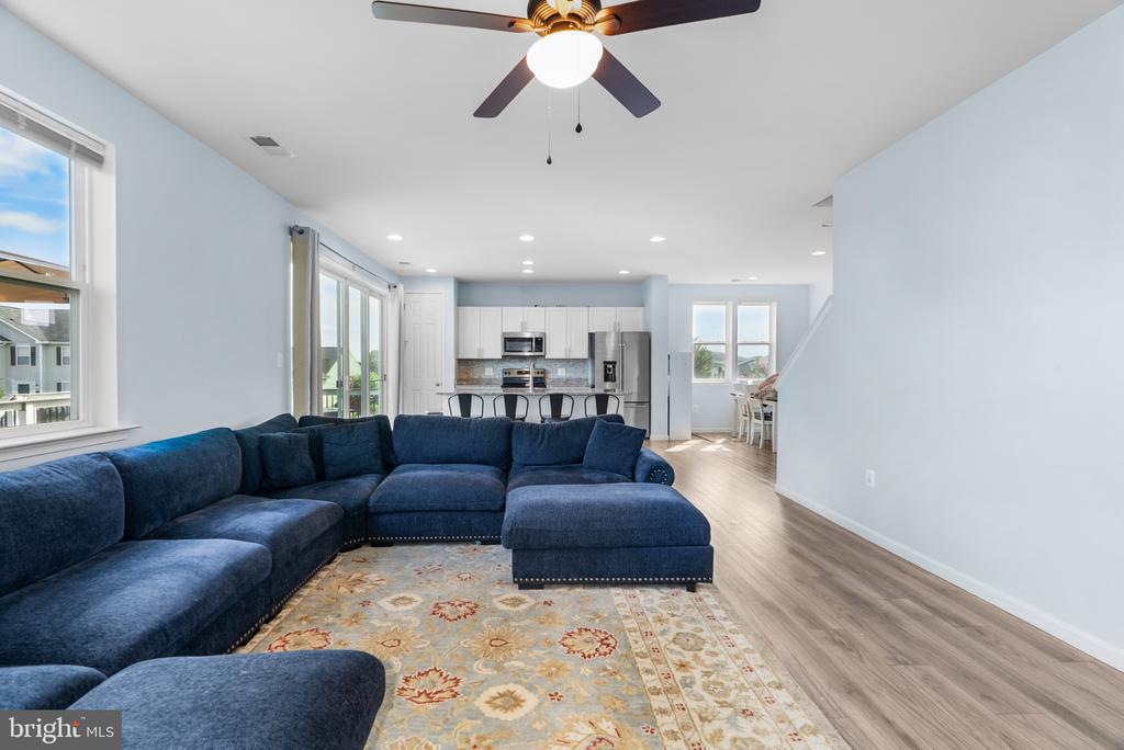 2142 CHESTNUT DRIVE