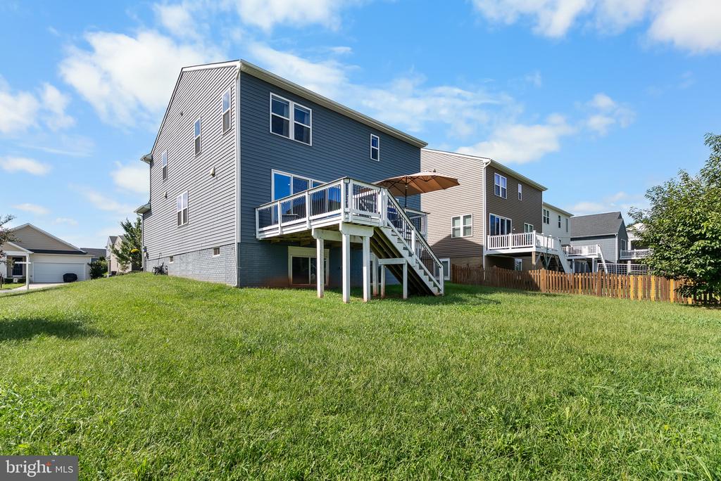 2142 CHESTNUT DRIVE