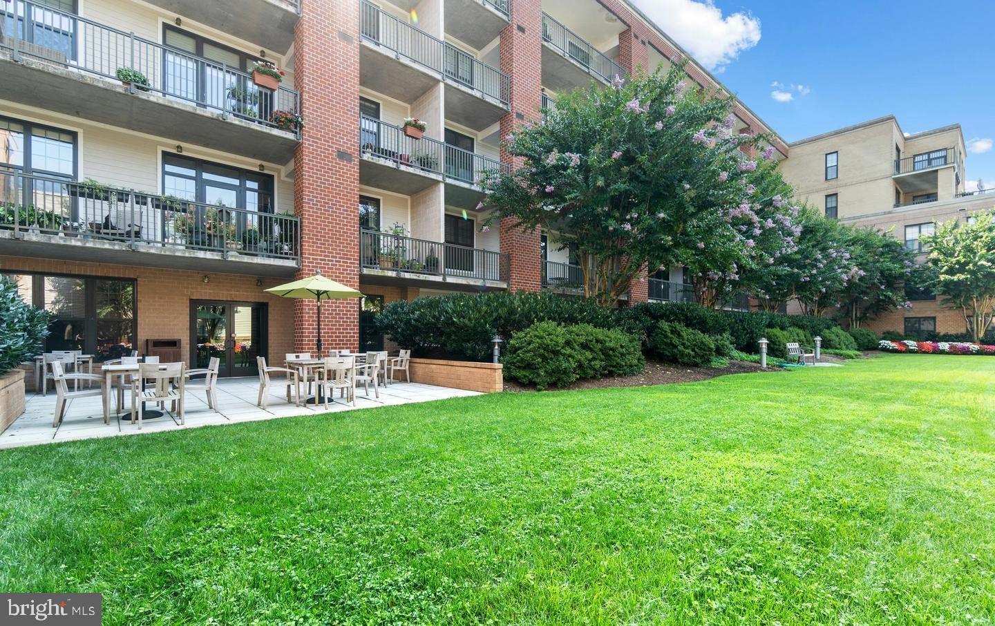 444 W BROAD STREET 303