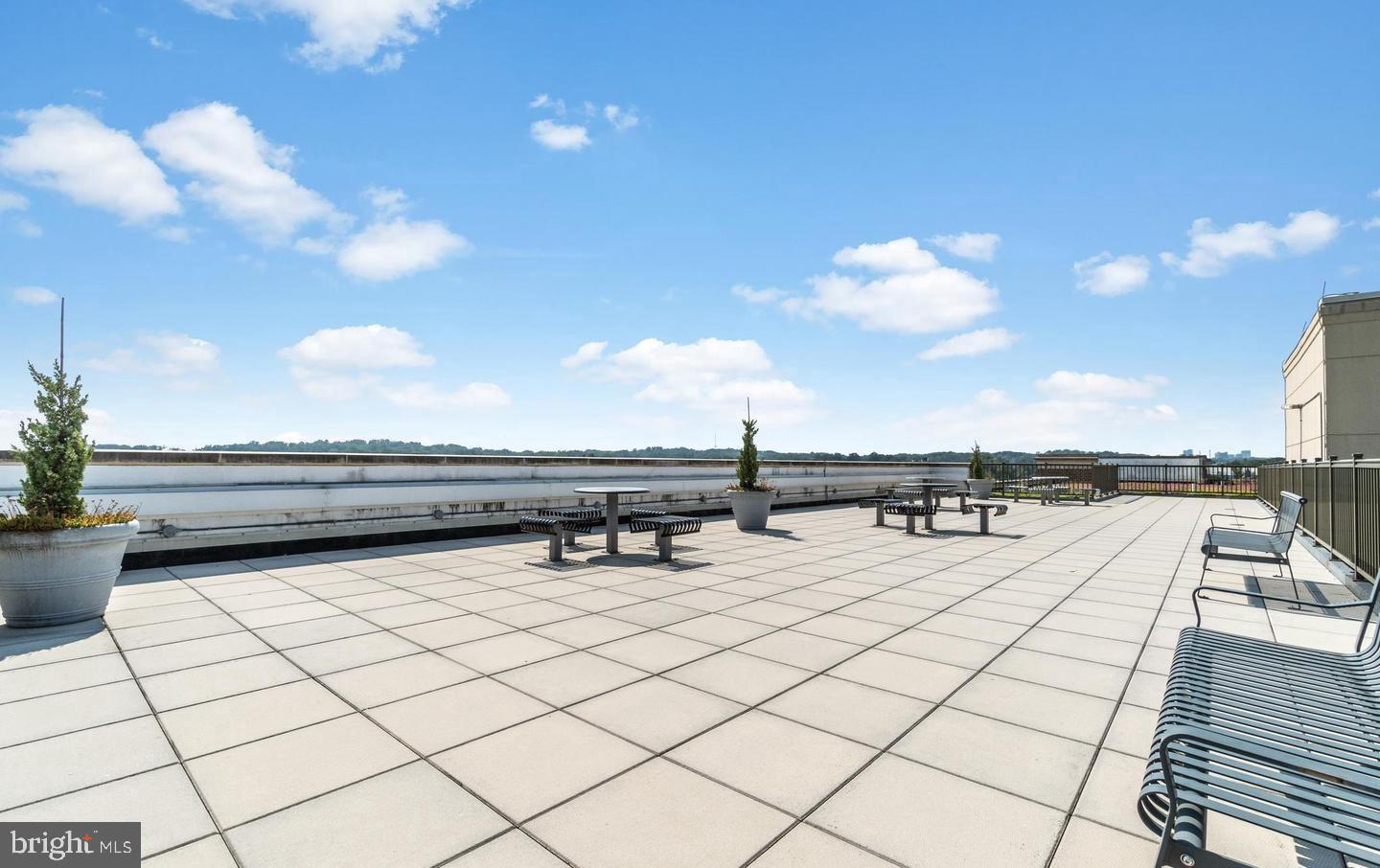 444 W BROAD STREET 303