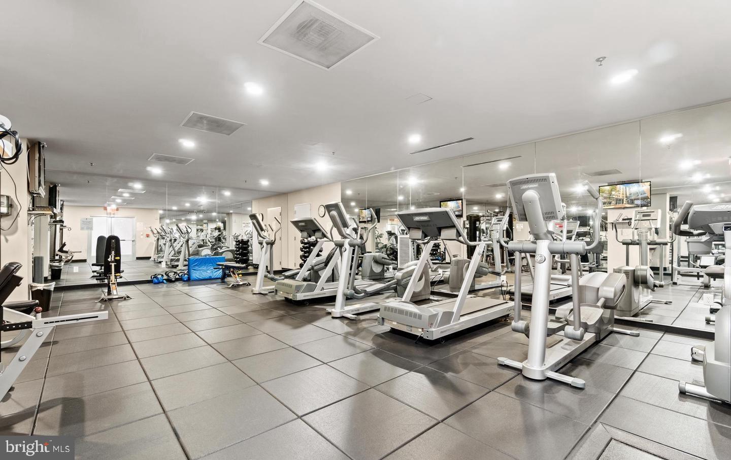 444 W BROAD STREET 303