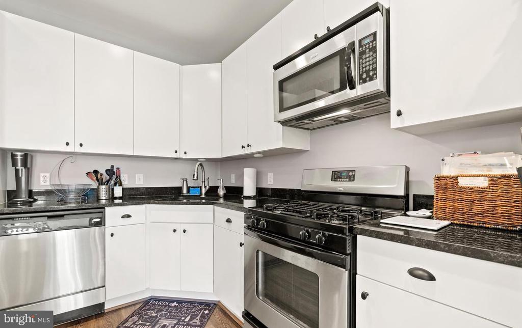 444 W BROAD STREET 303