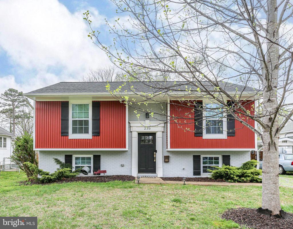 230 Hillcrest Dr