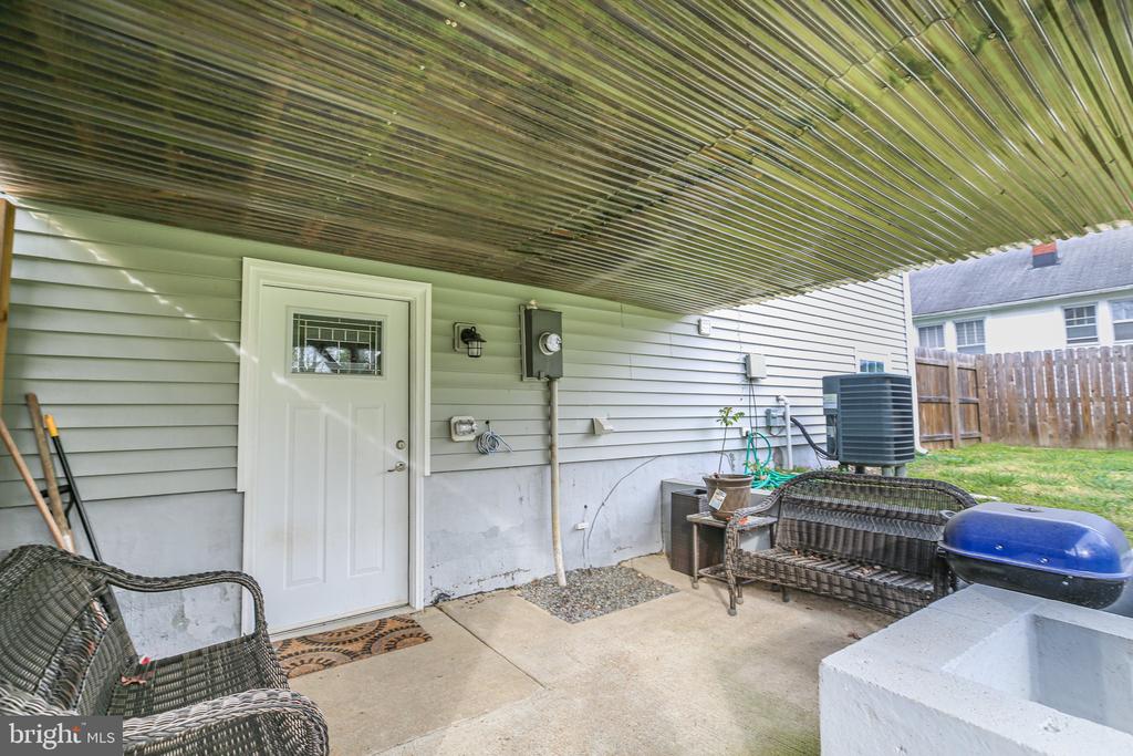 230 Hillcrest Dr