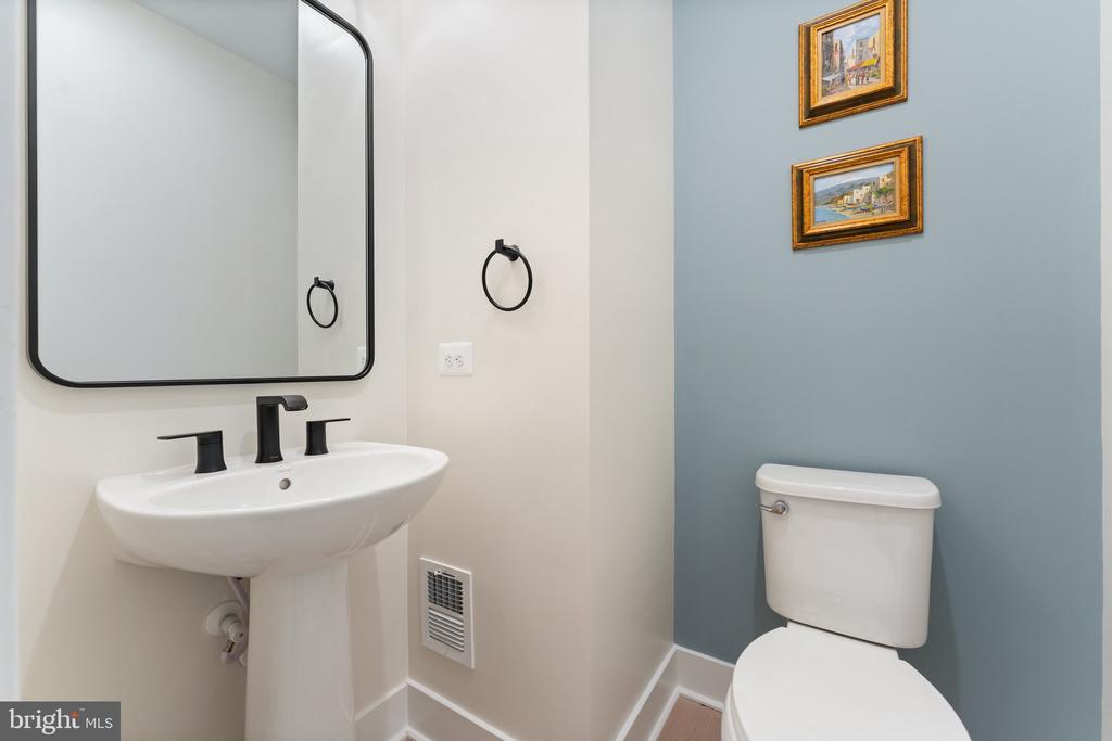 3546 SUTTON HEIGHTS CIRCLE