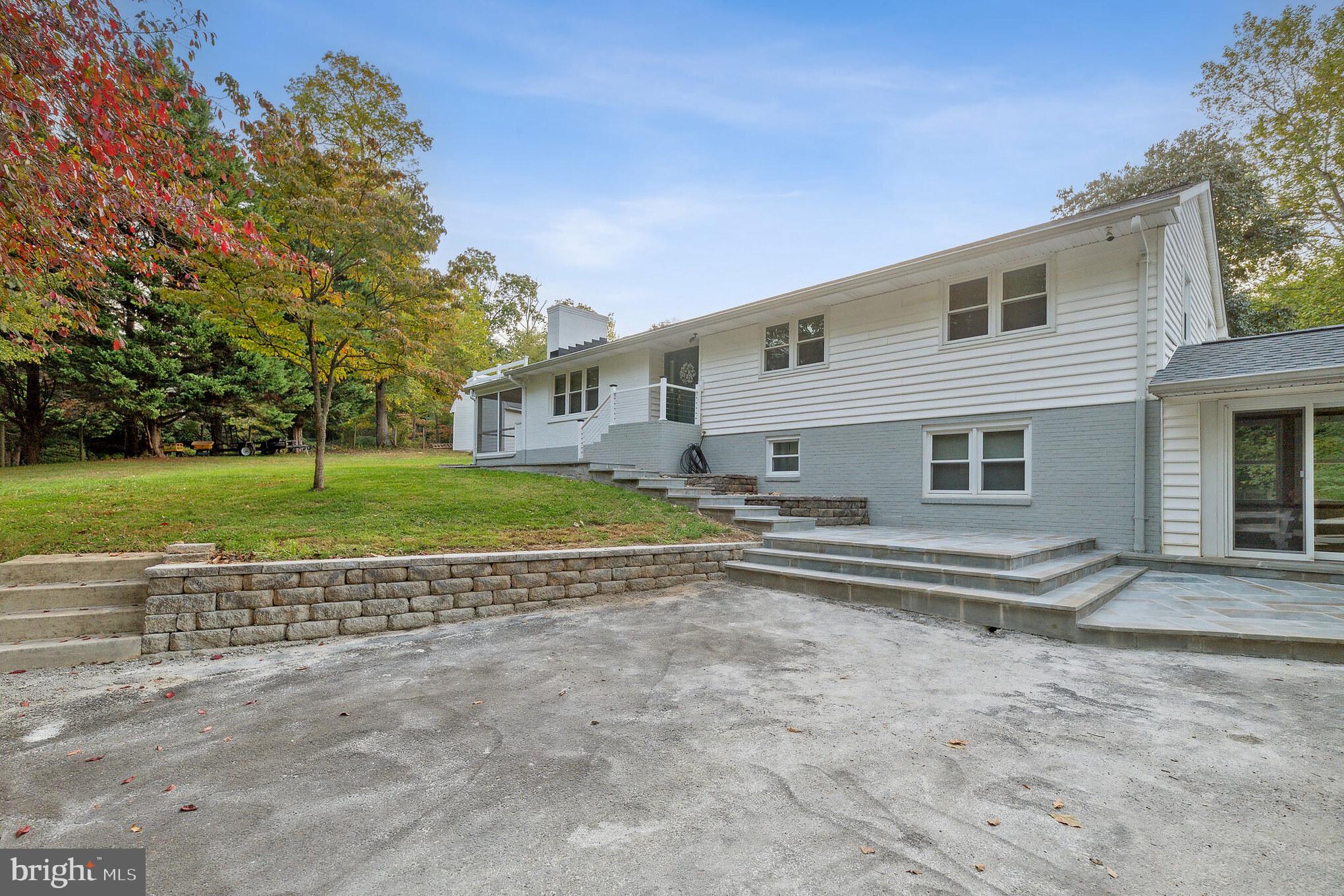 5761 Pendleton Ln