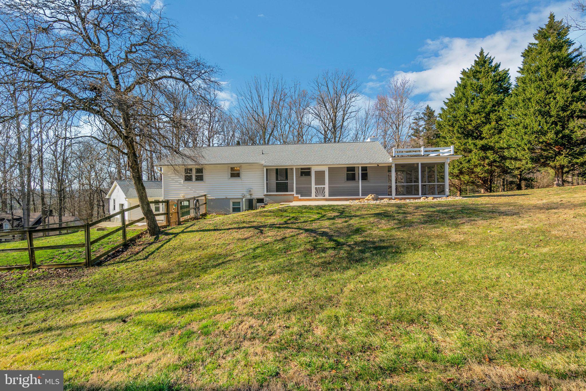 5761 Pendleton Ln