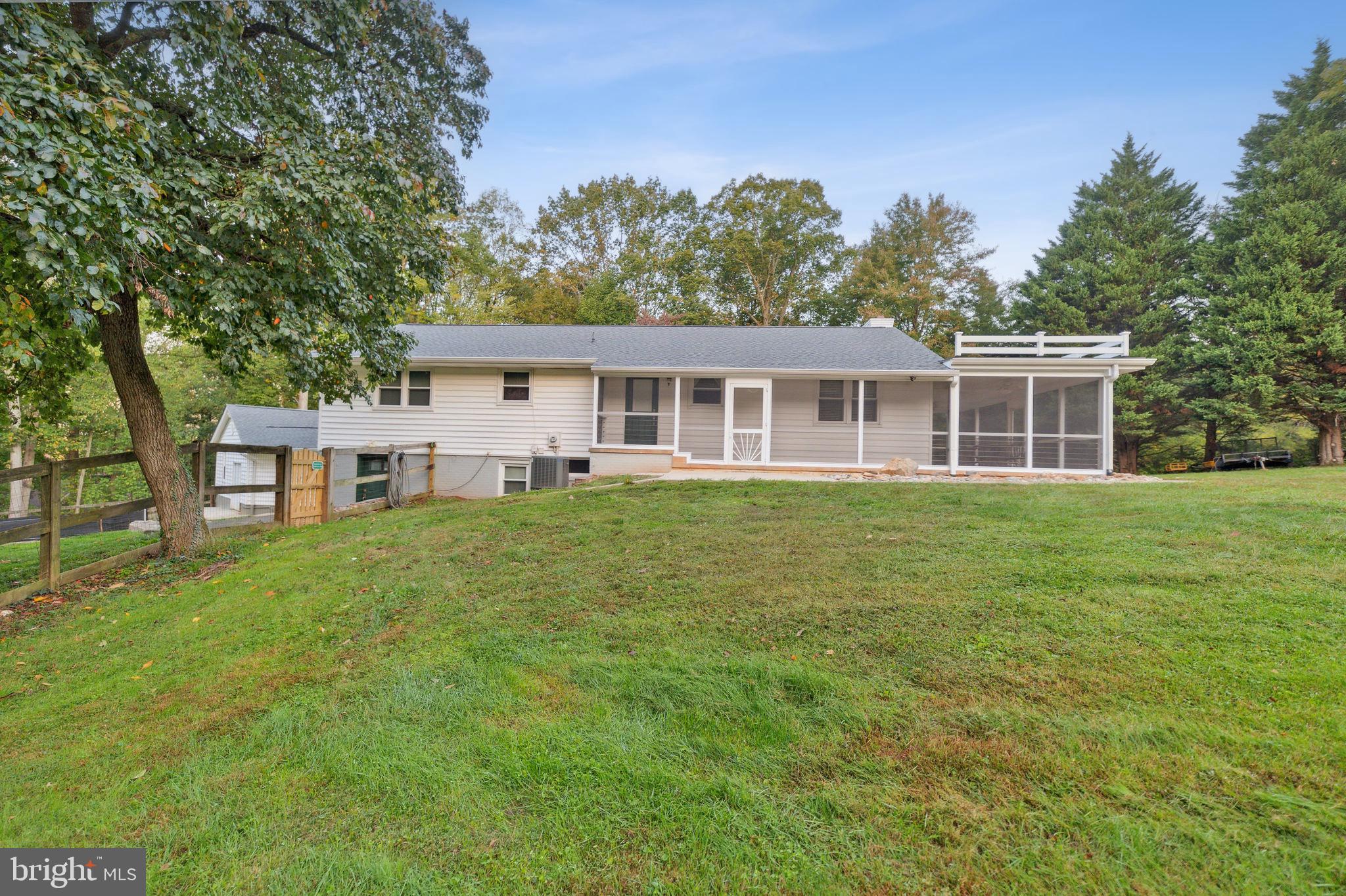 5761 Pendleton Ln