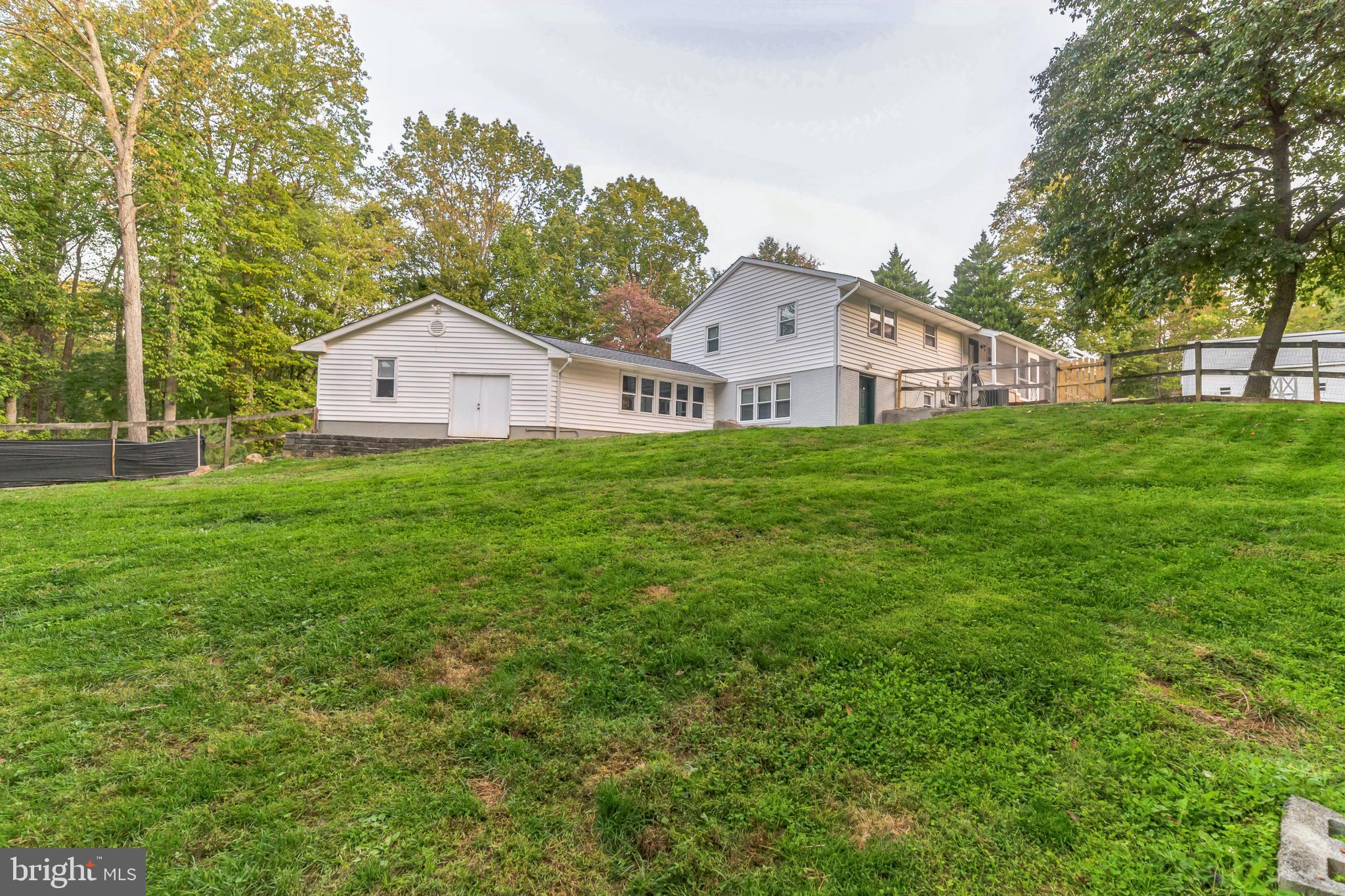 5761 Pendleton Ln