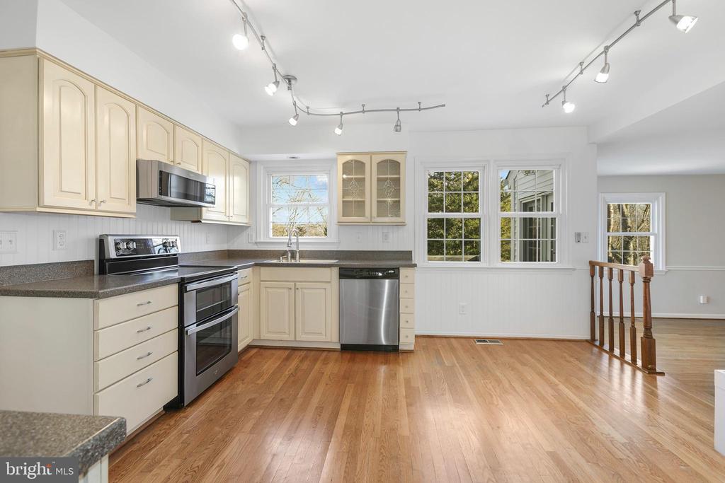 7329 FLEETWOOD COURT