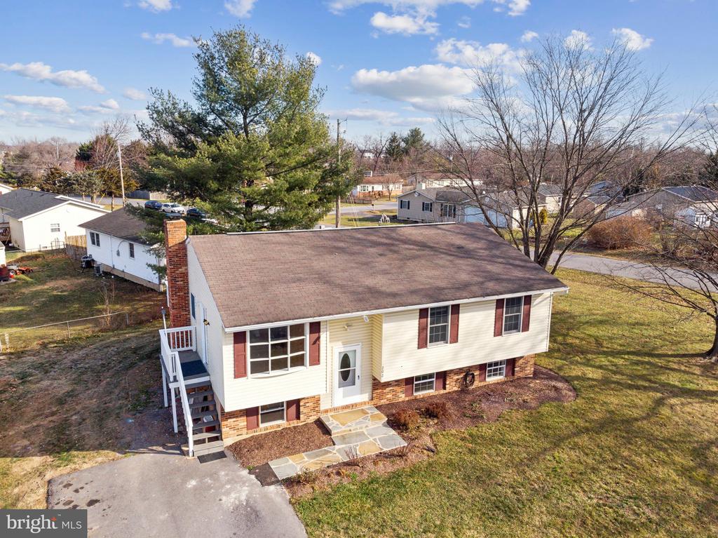 202 CREST CIRCLE
