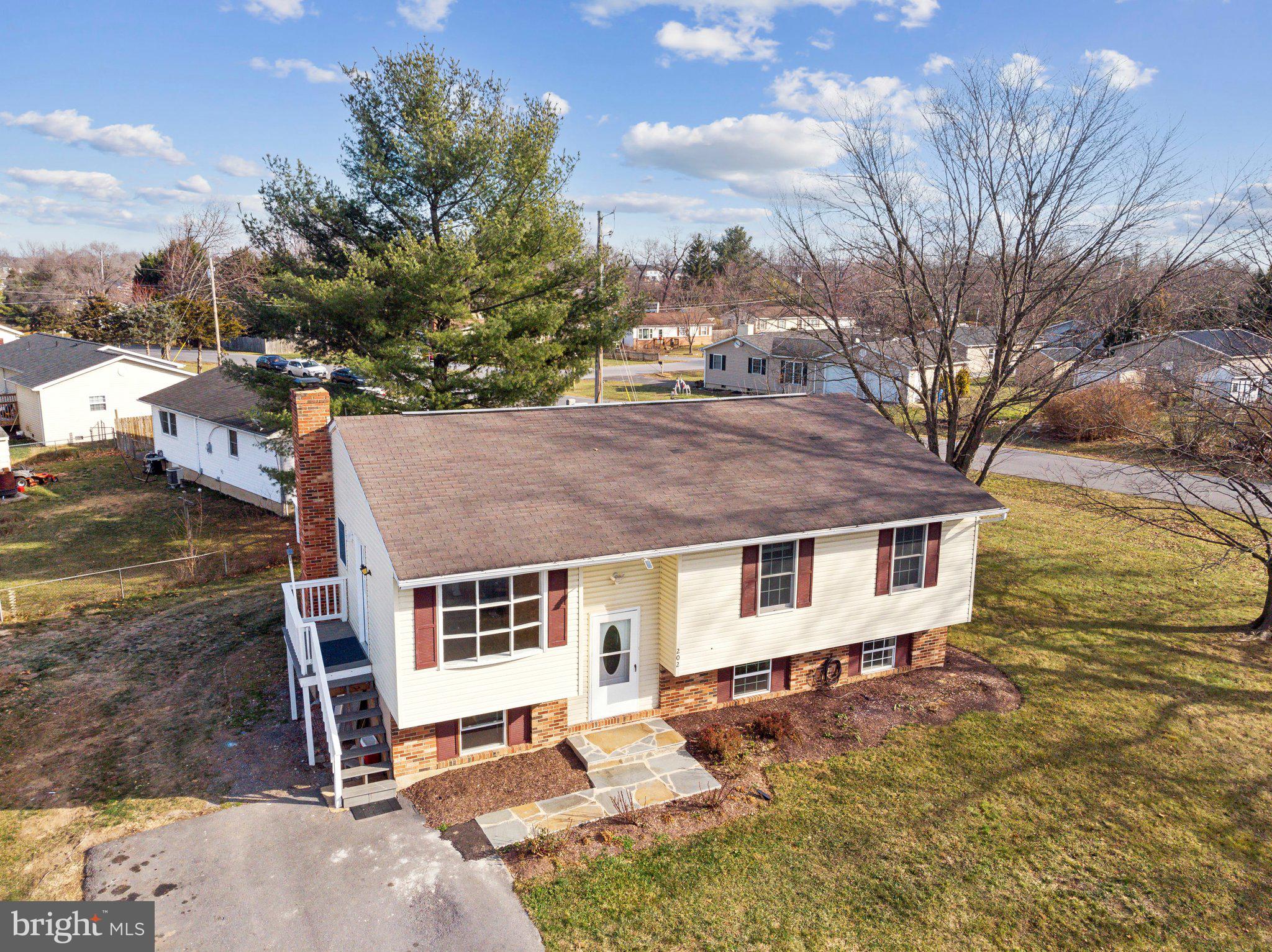 202 CREST CIRCLE