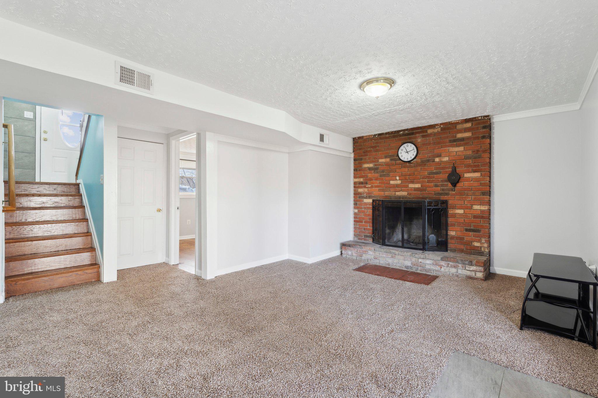 202 CREST CIRCLE