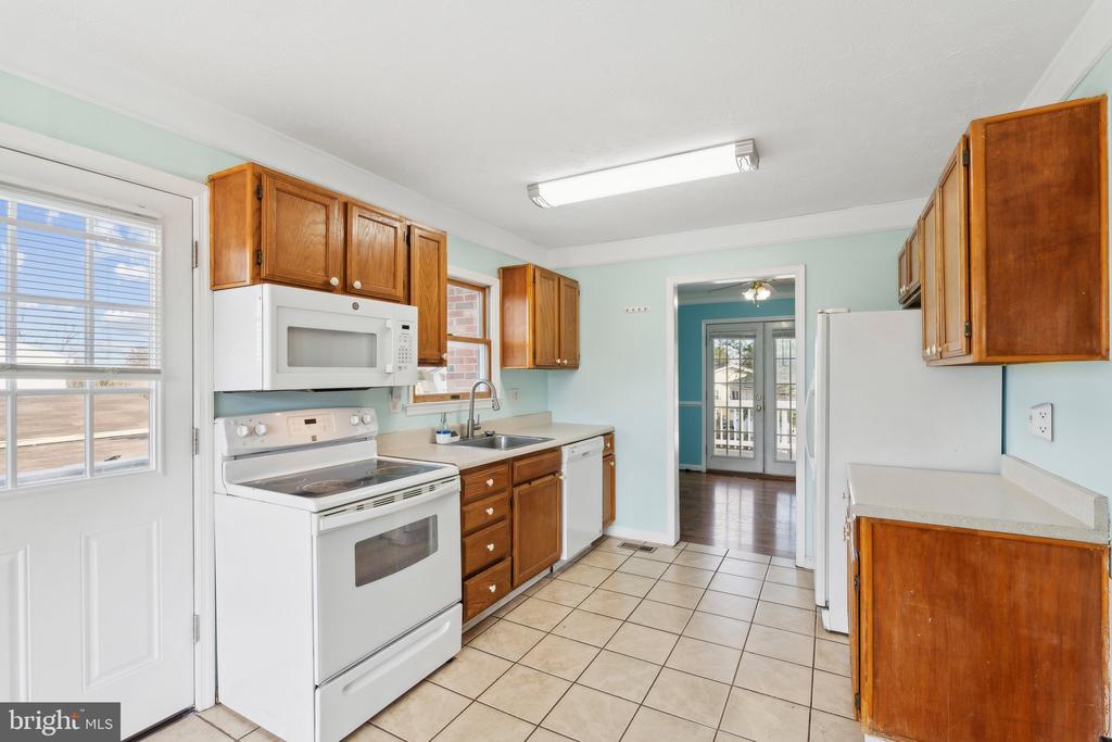 202 CREST CIRCLE