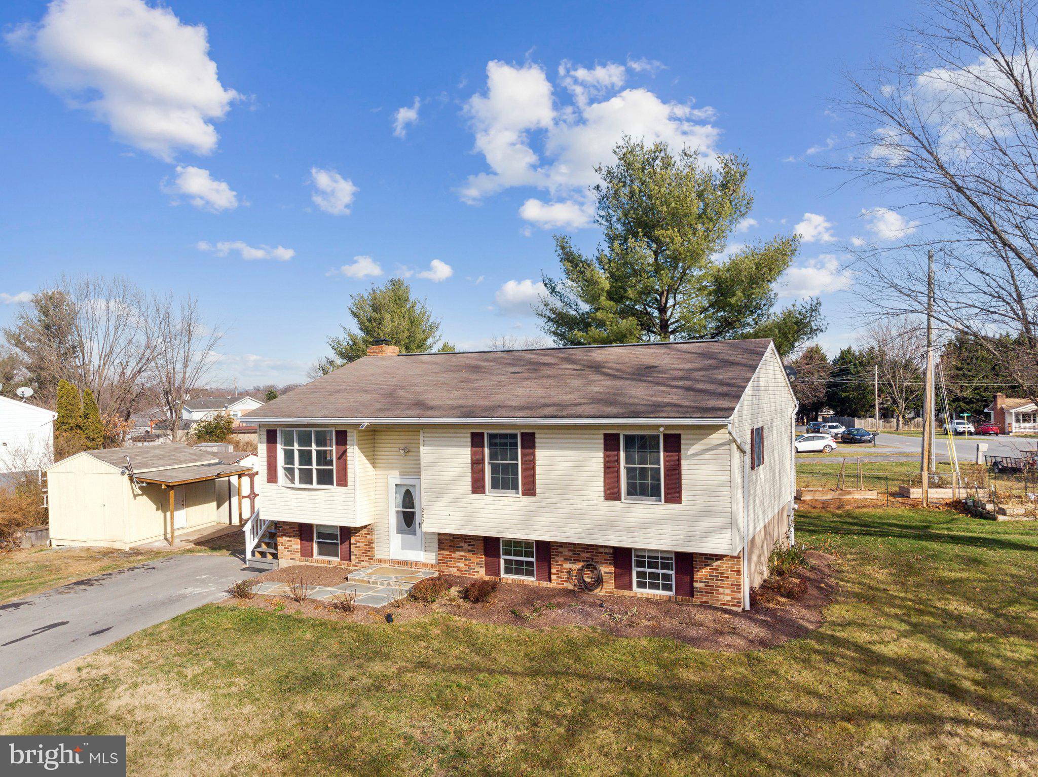 202 CREST CIRCLE