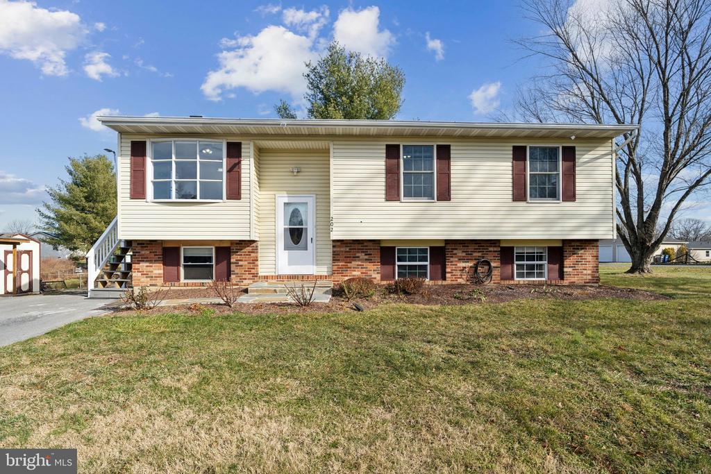 202 CREST CIRCLE
