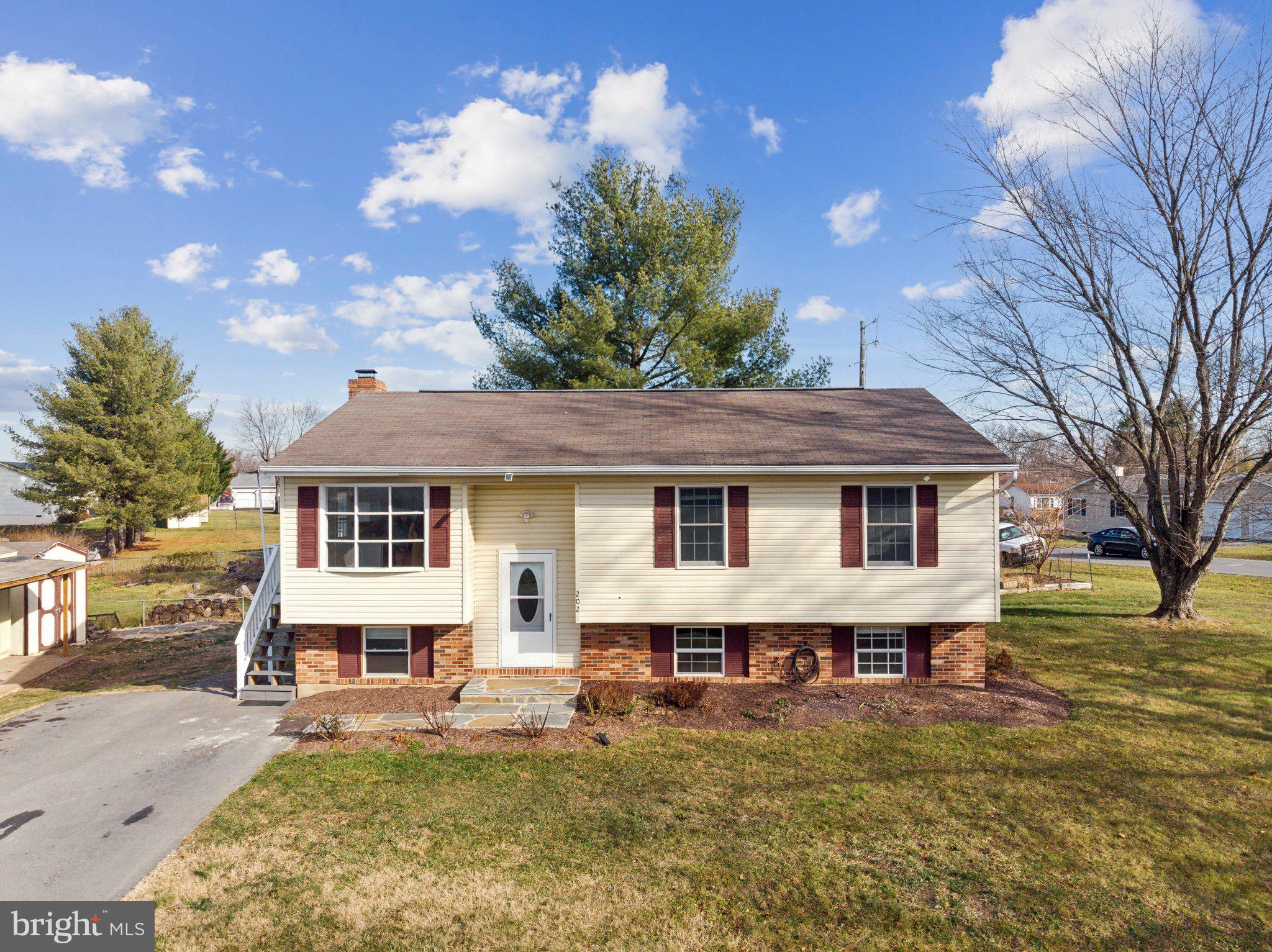 202 CREST CIRCLE