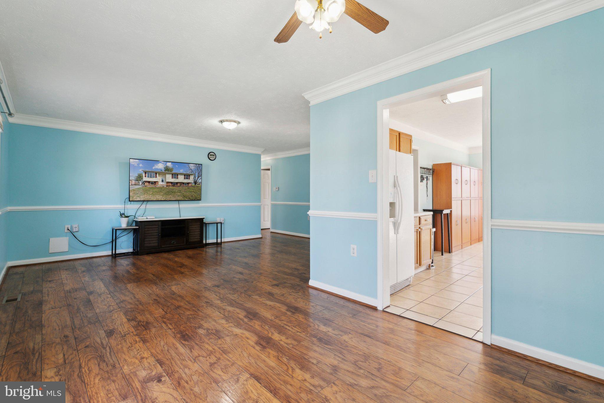 202 CREST CIRCLE