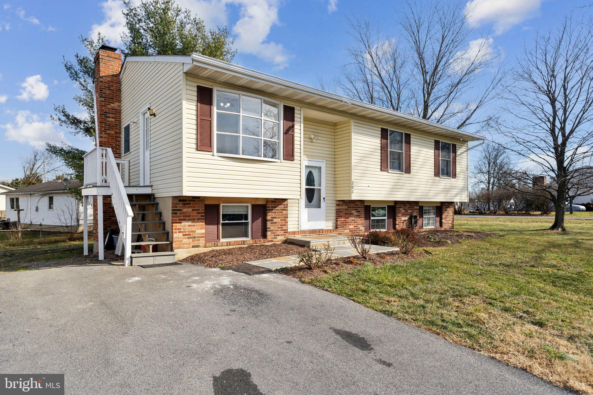 202 CREST CIRCLE