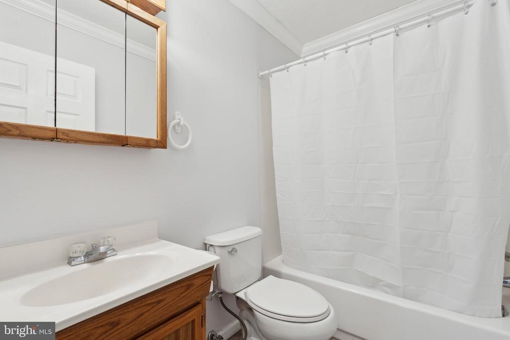 202 CREST CIRCLE