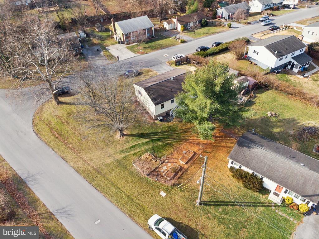 202 CREST CIRCLE
