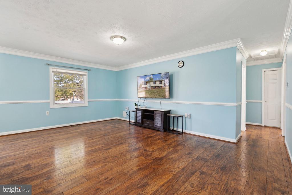 202 CREST CIRCLE