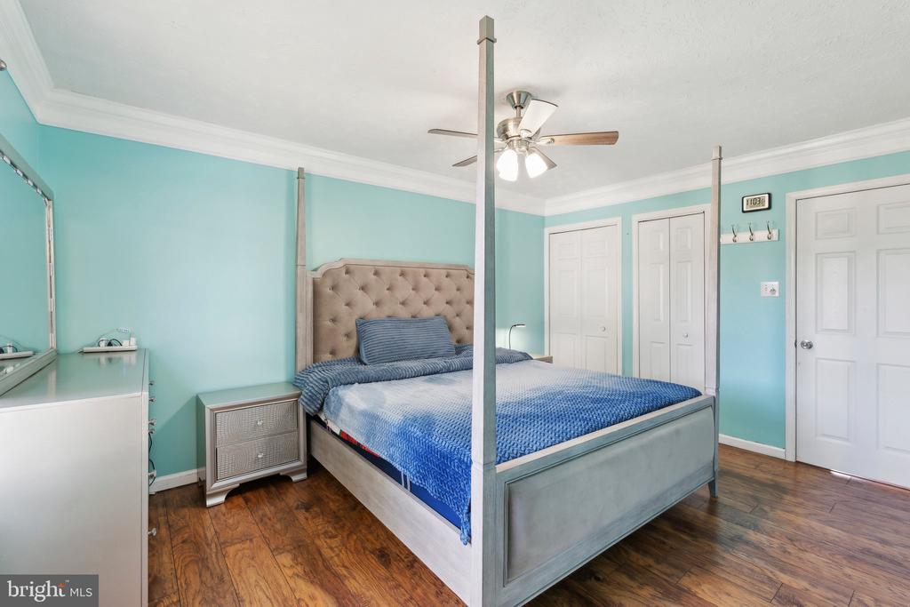 202 CREST CIRCLE