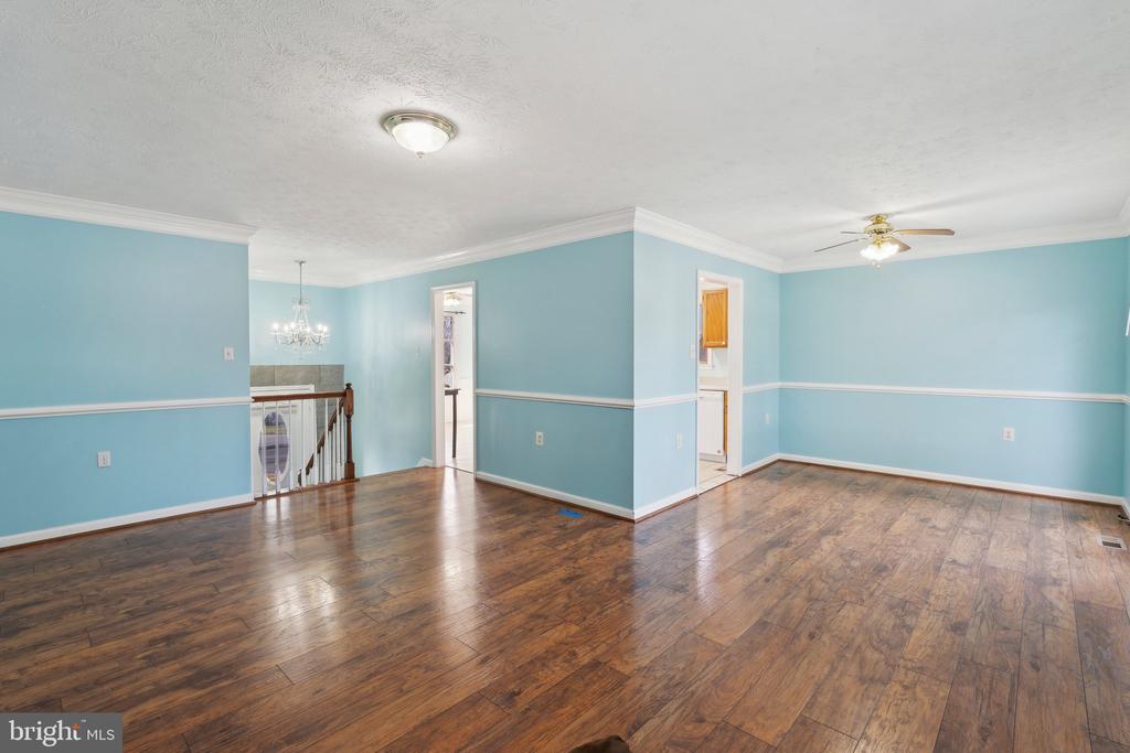 202 CREST CIRCLE