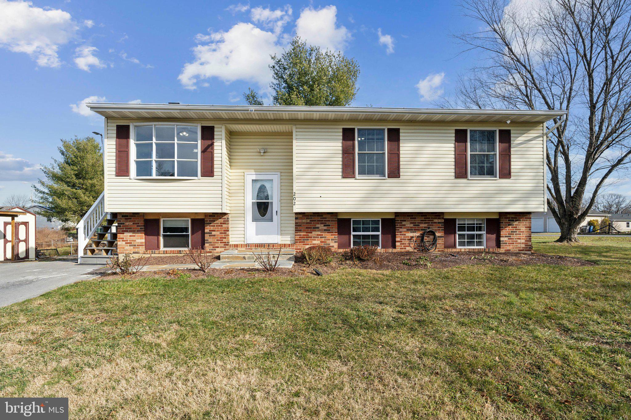 202 CREST CIRCLE