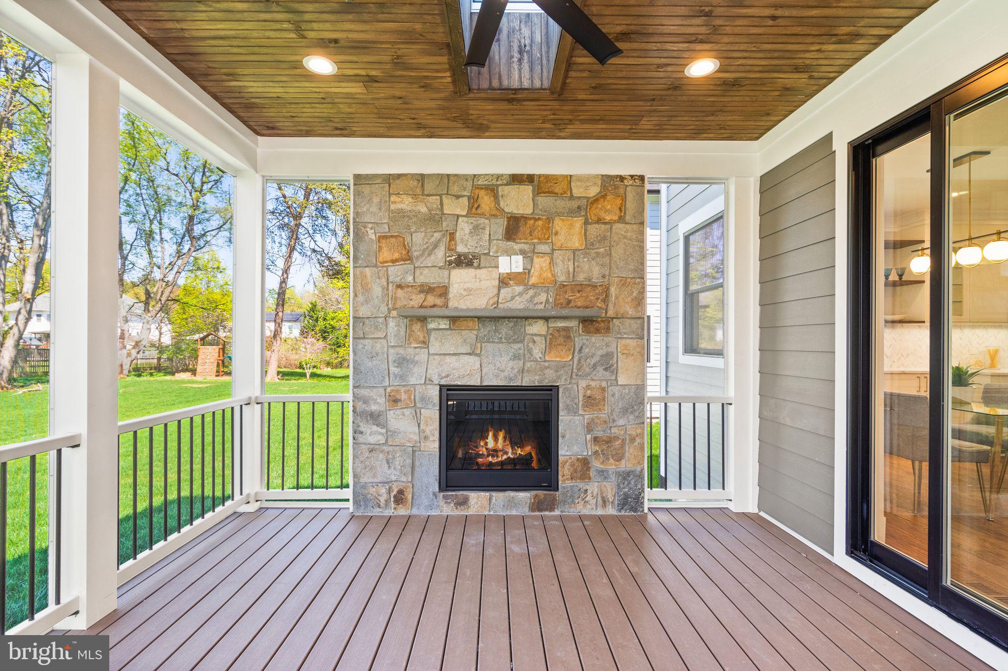 409 TAPAWINGO ROAD SW