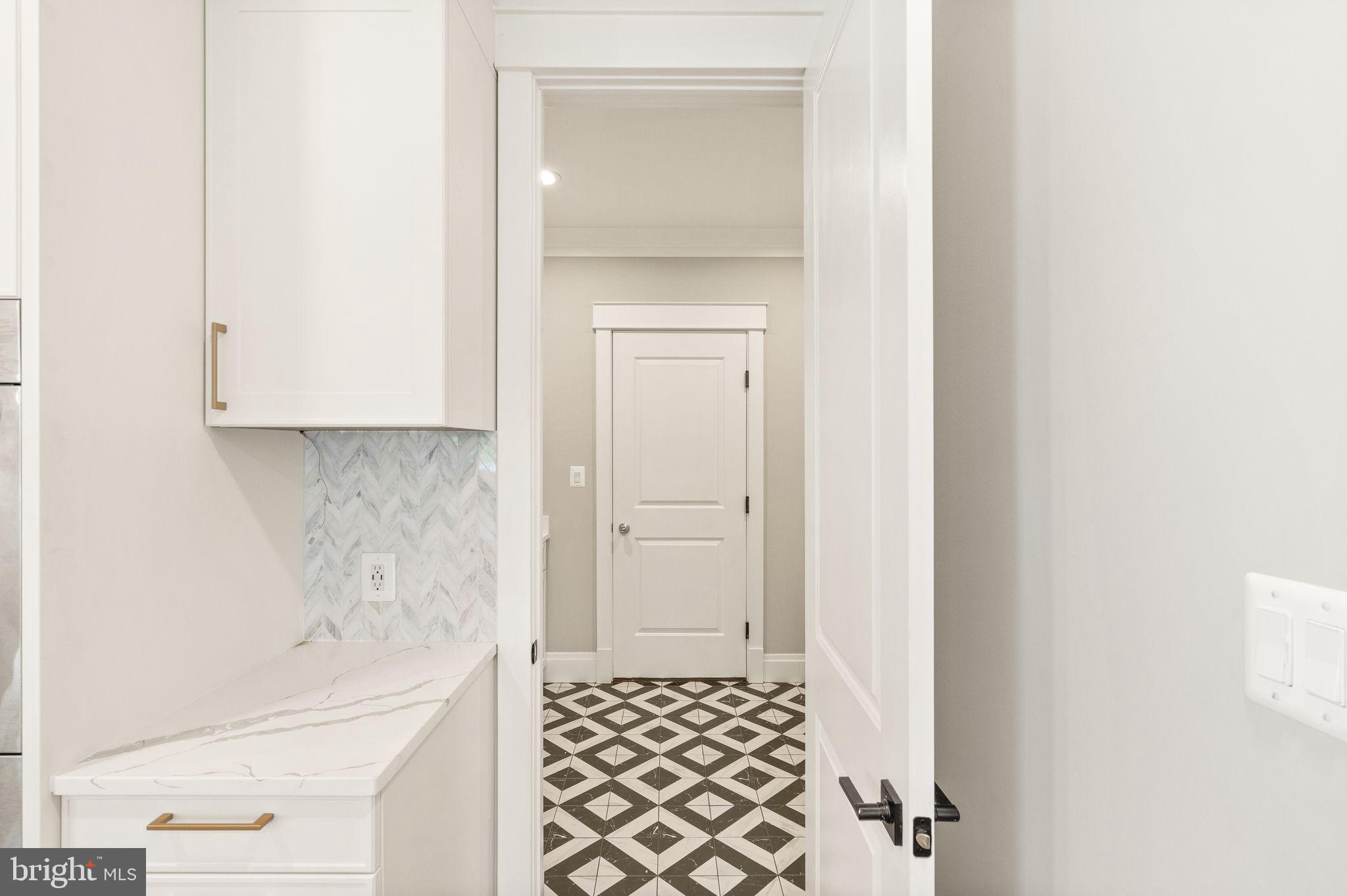 409 TAPAWINGO ROAD SW