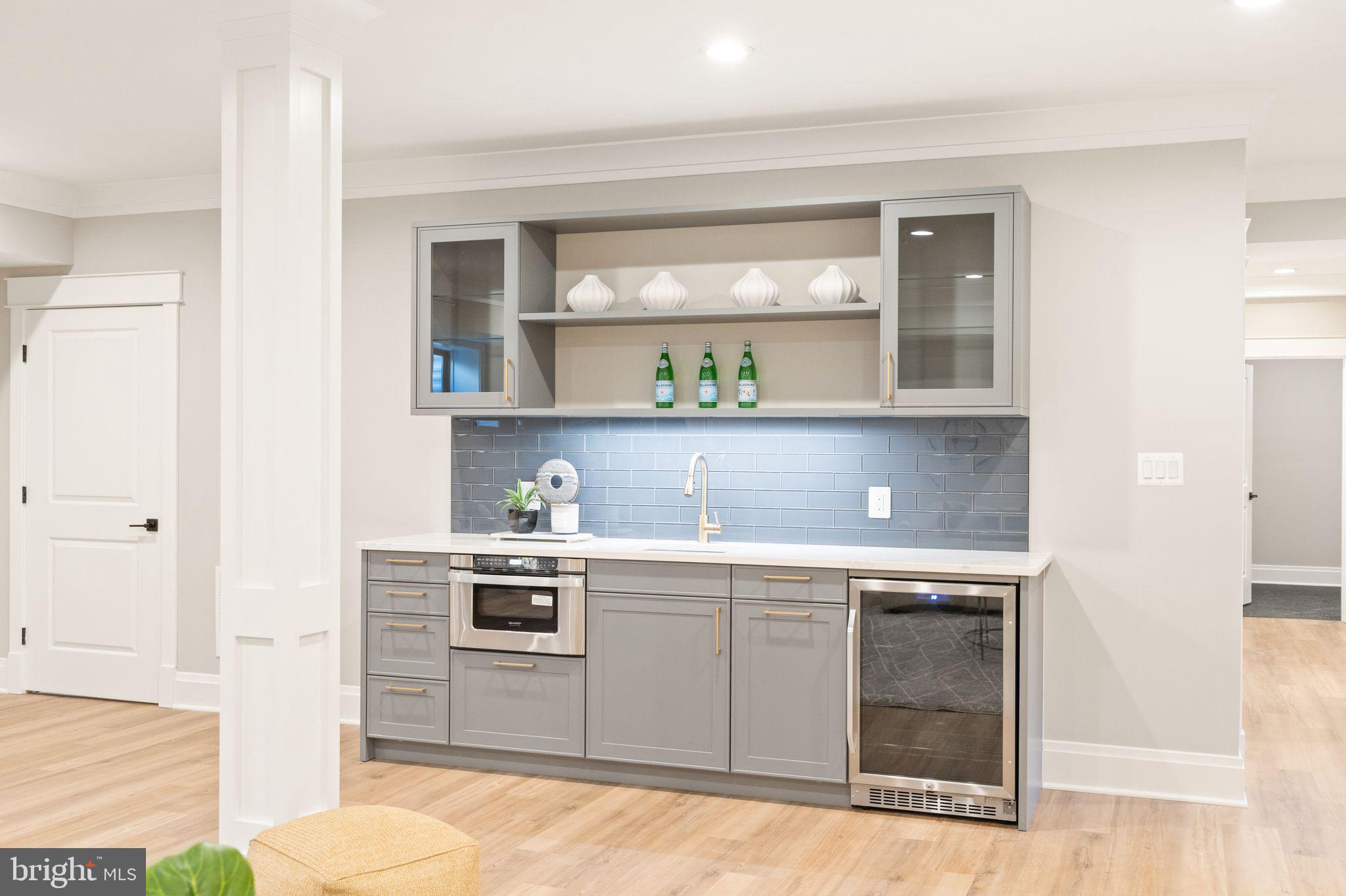 409 TAPAWINGO ROAD SW