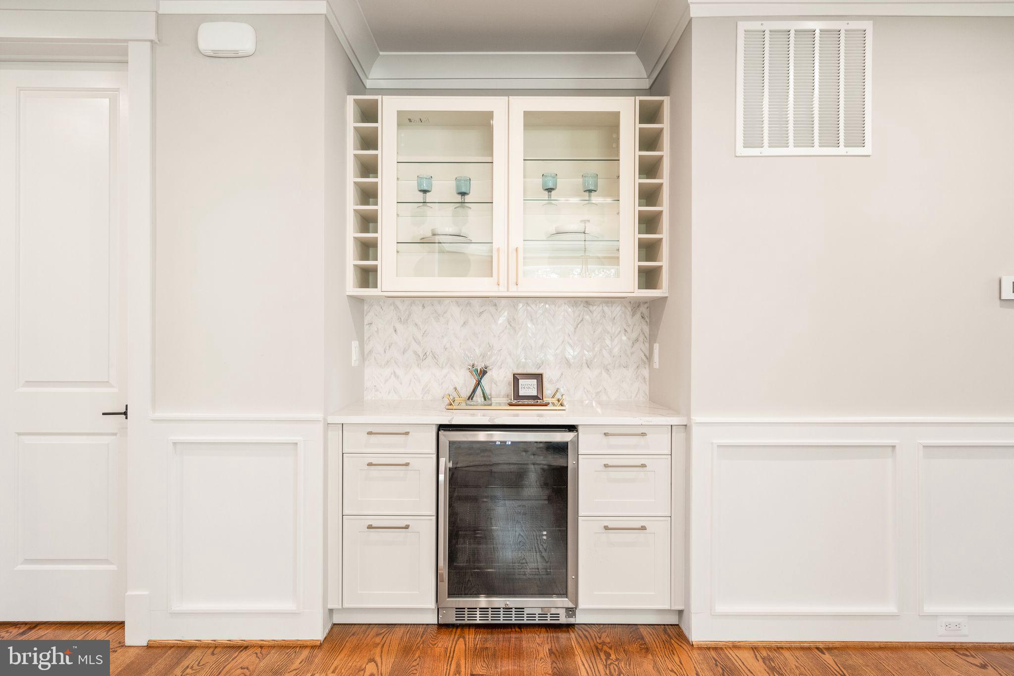 409 TAPAWINGO ROAD SW