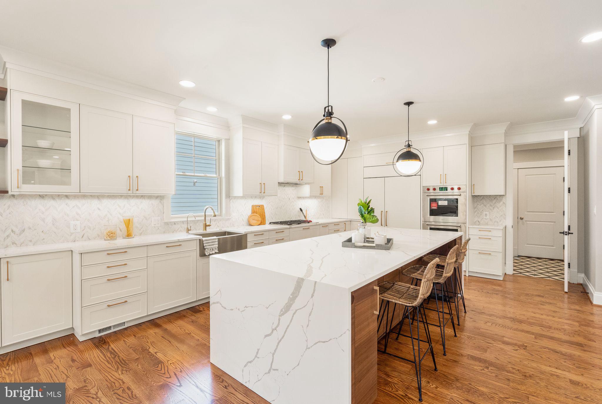 409 TAPAWINGO ROAD SW