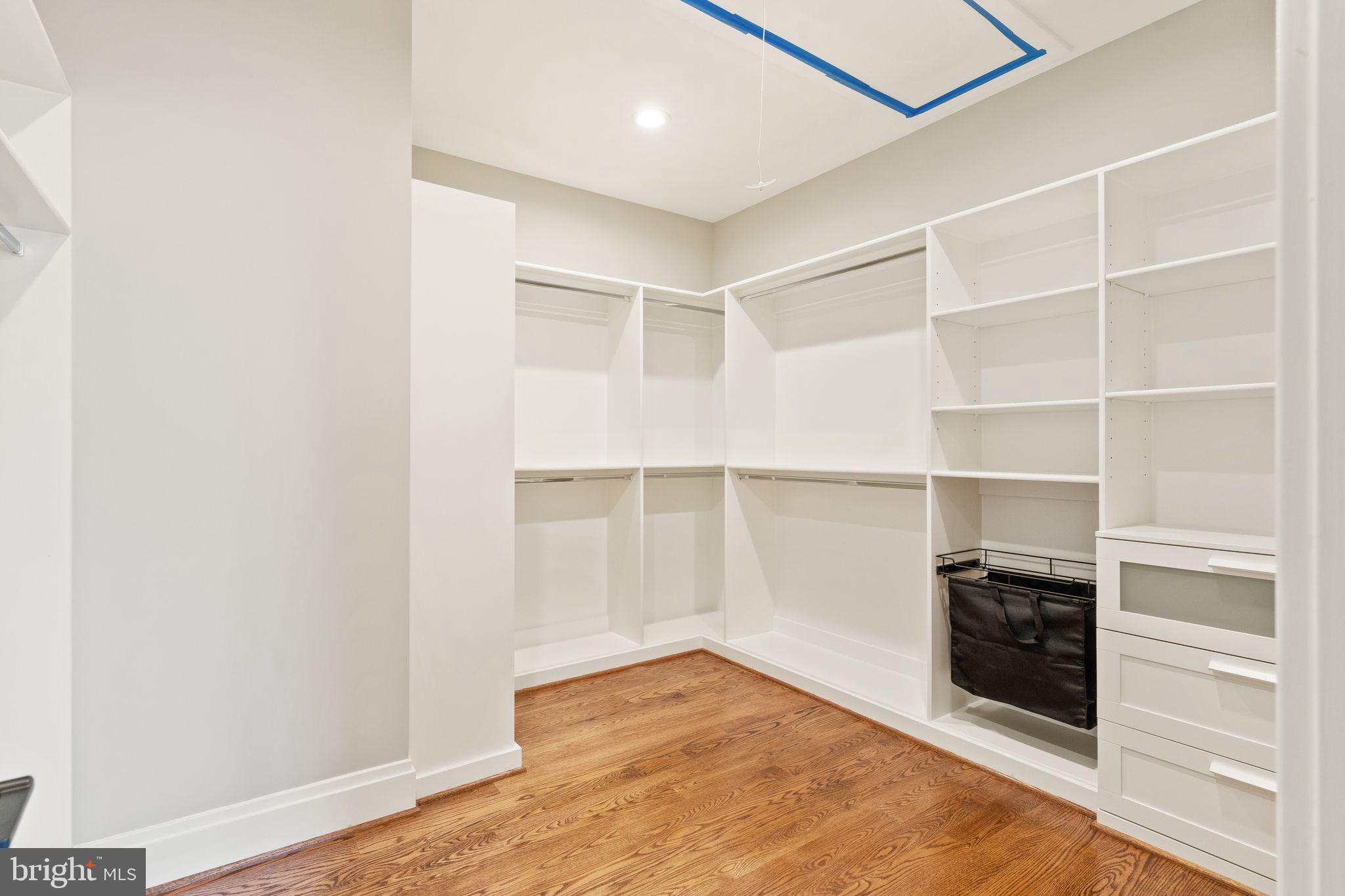 409 TAPAWINGO ROAD SW