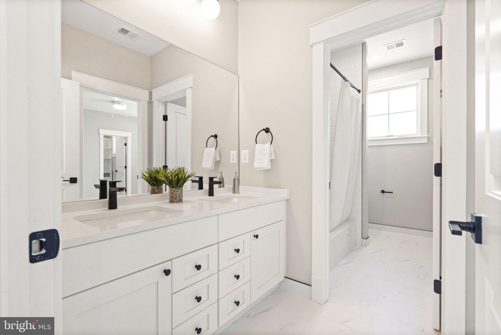 409 TAPAWINGO ROAD SW