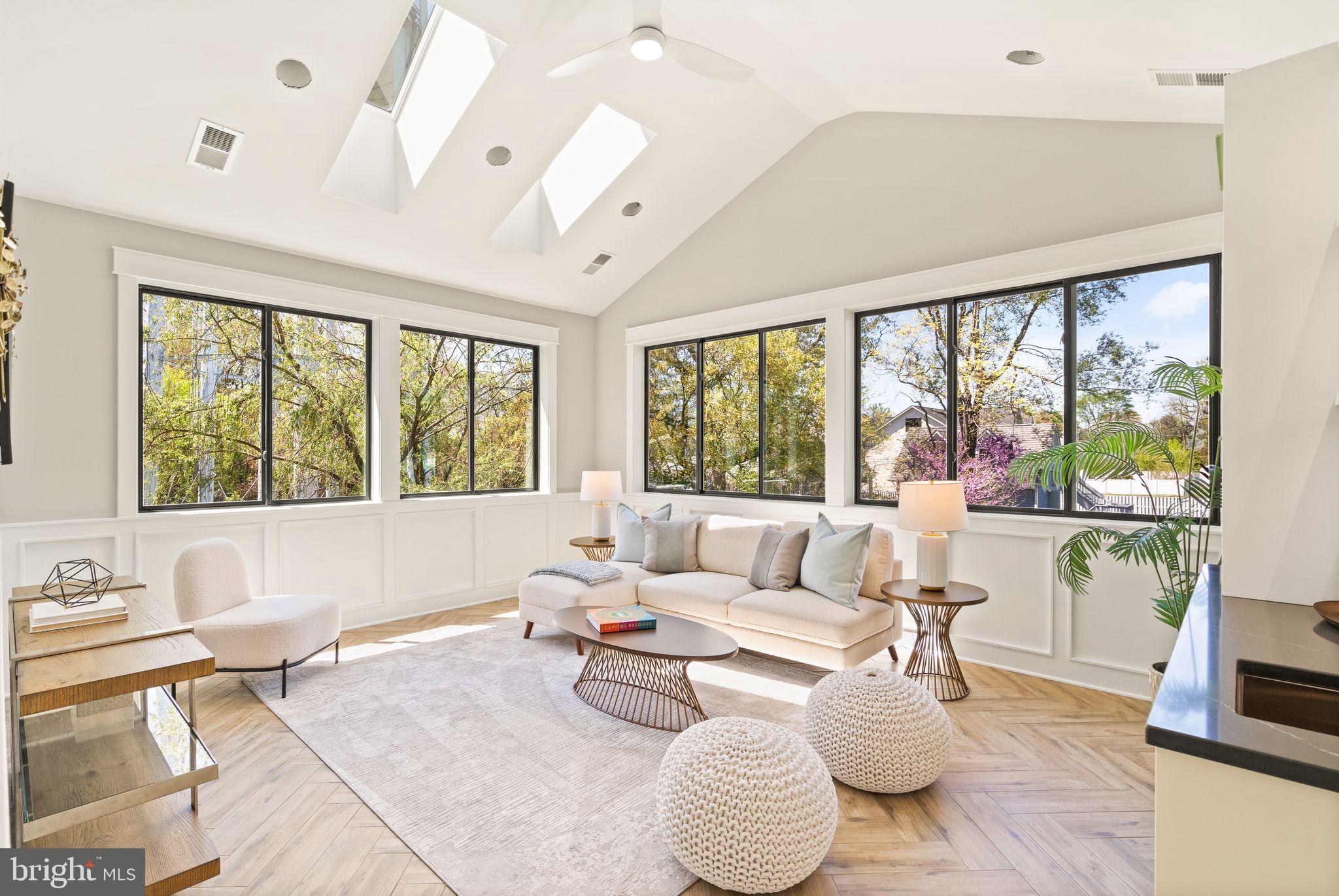 409 TAPAWINGO ROAD SW