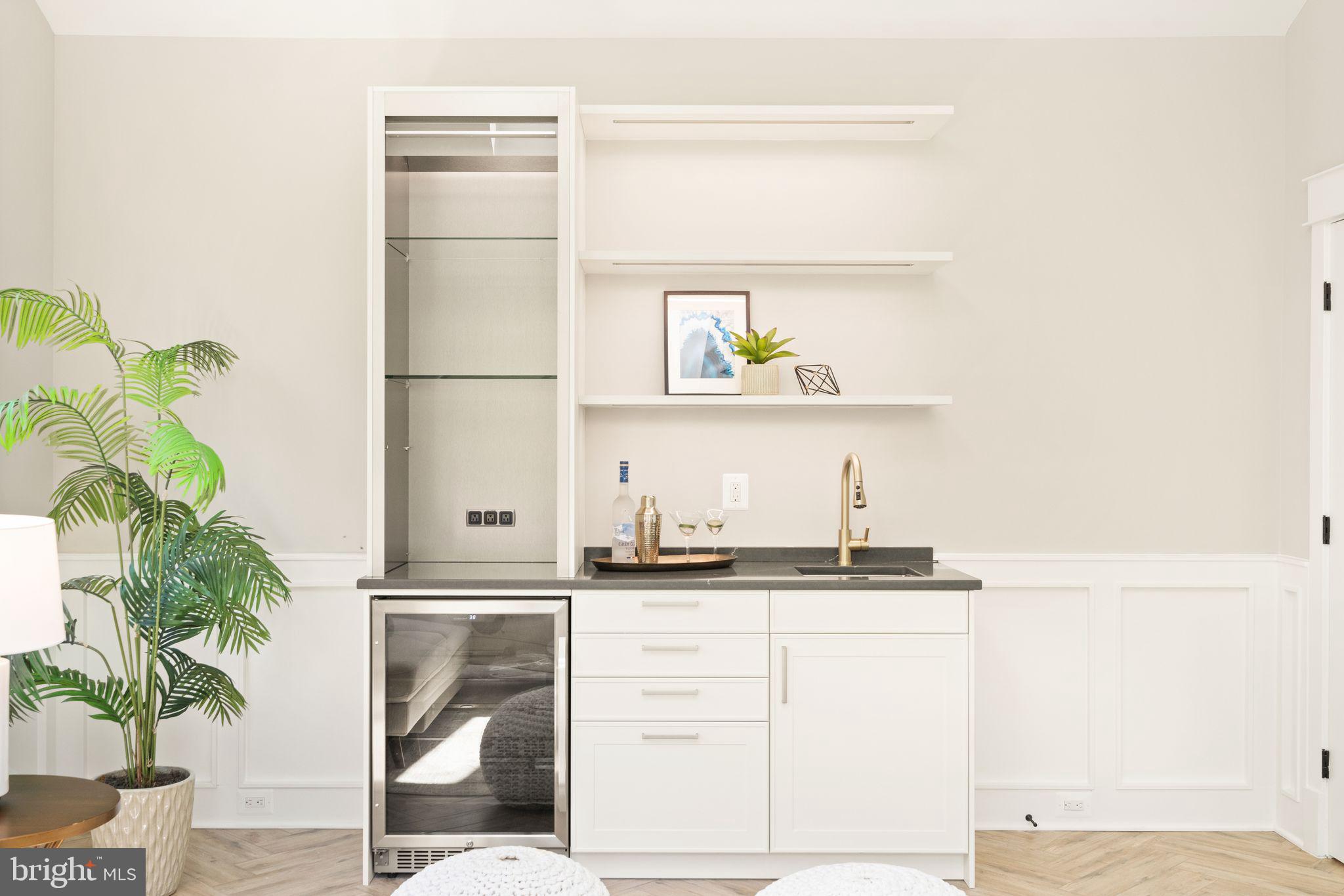 409 TAPAWINGO ROAD SW