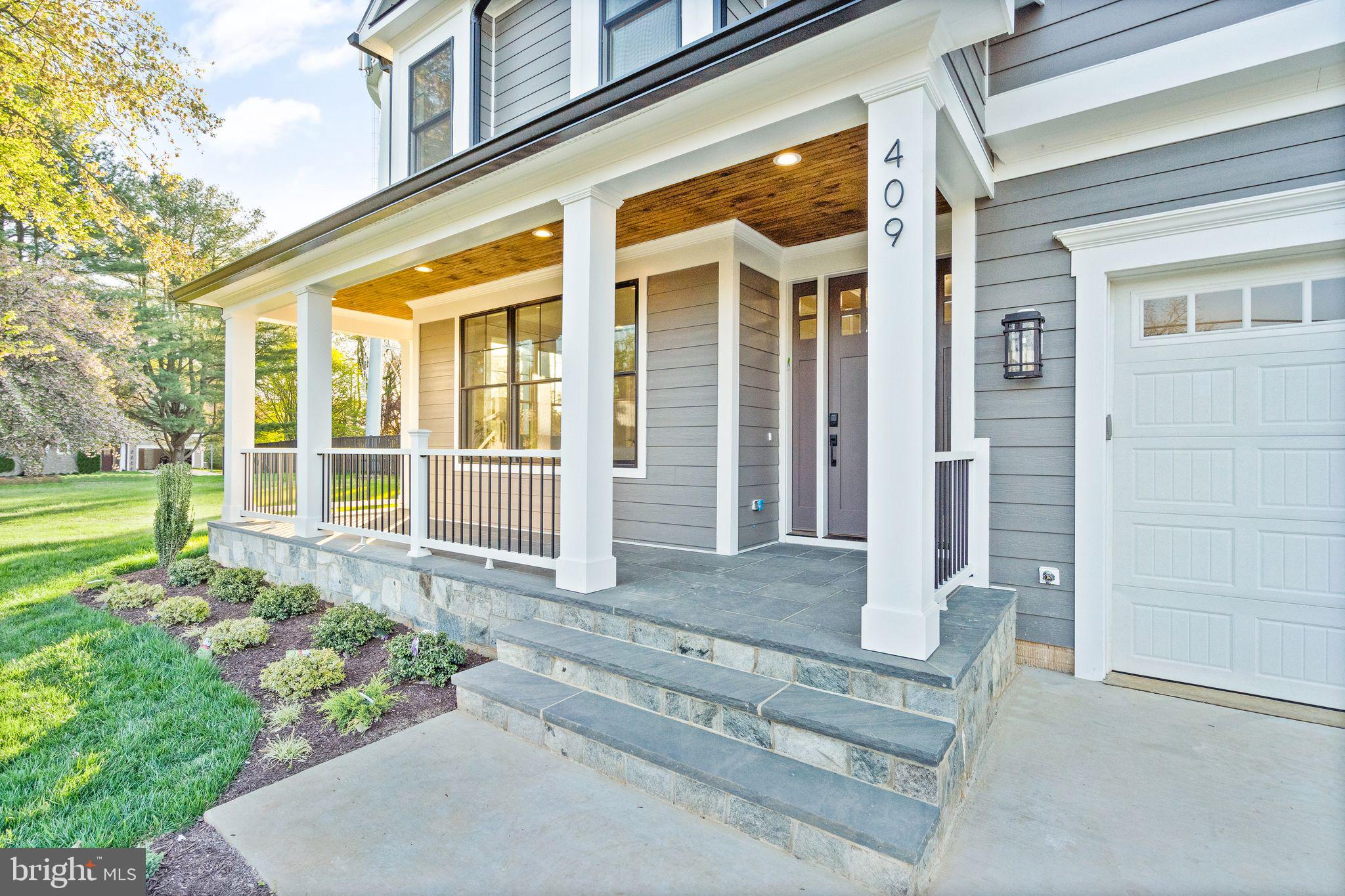 409 TAPAWINGO ROAD SW