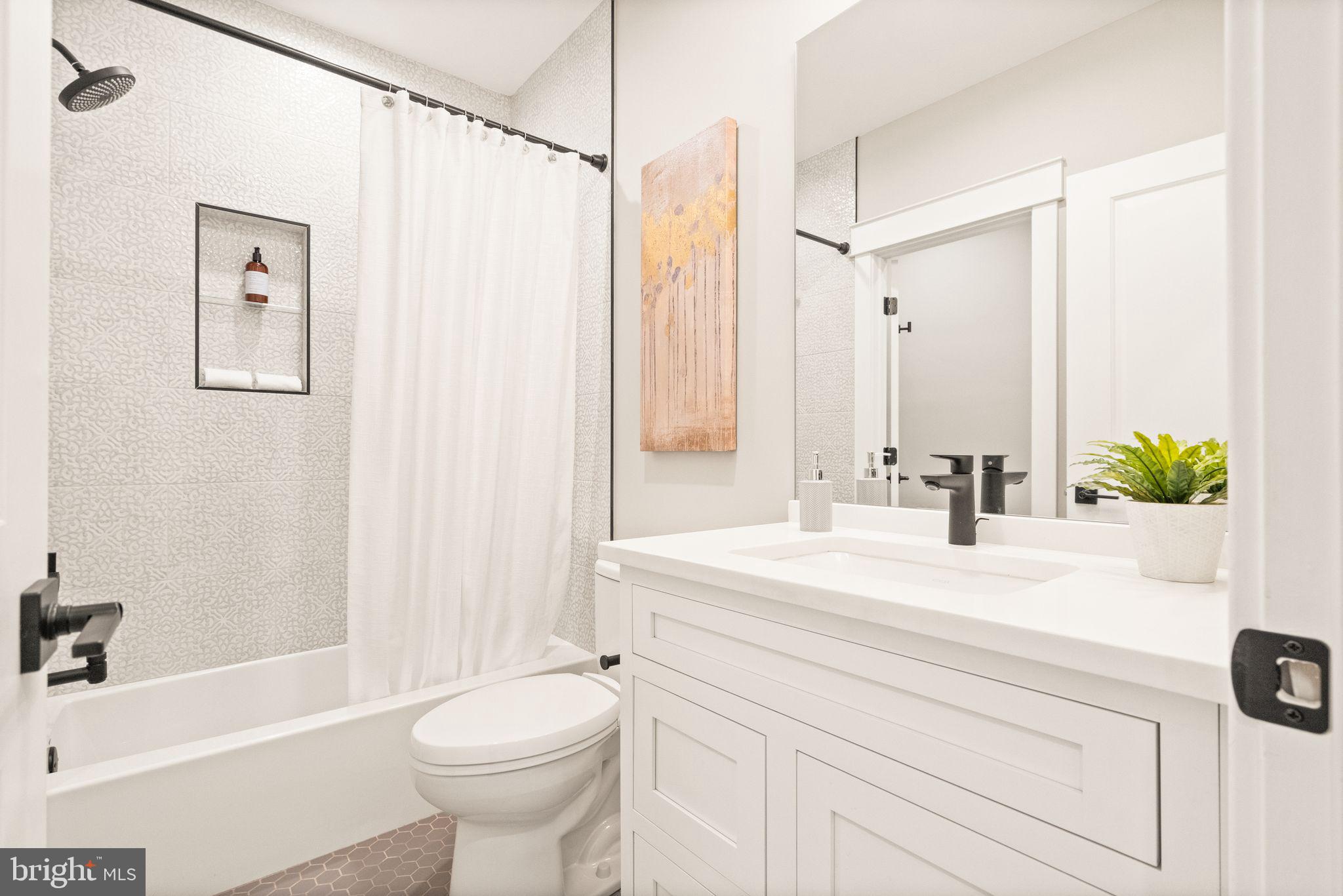 409 TAPAWINGO ROAD SW