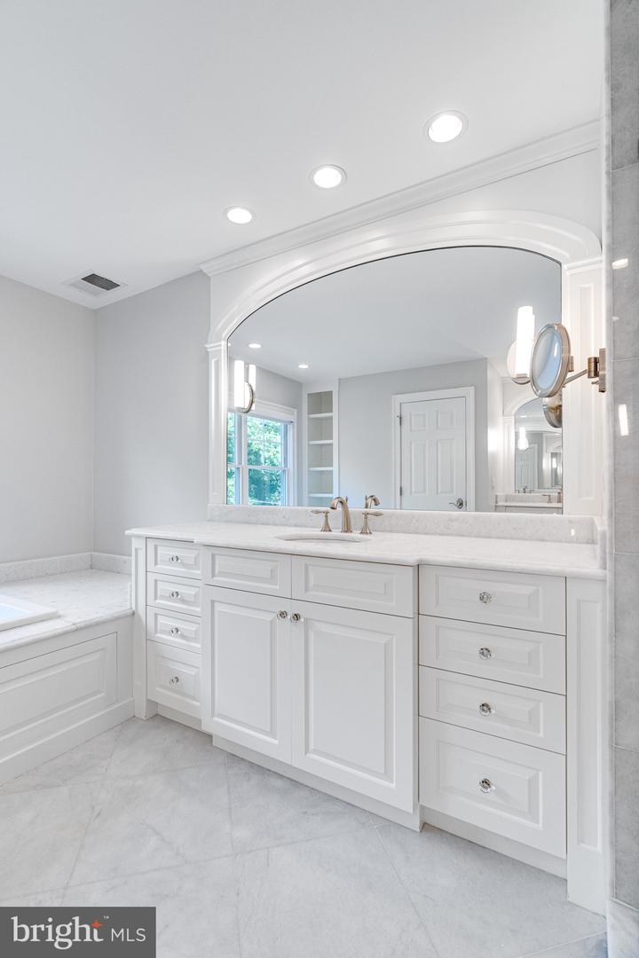 1510 Hardwood Ln